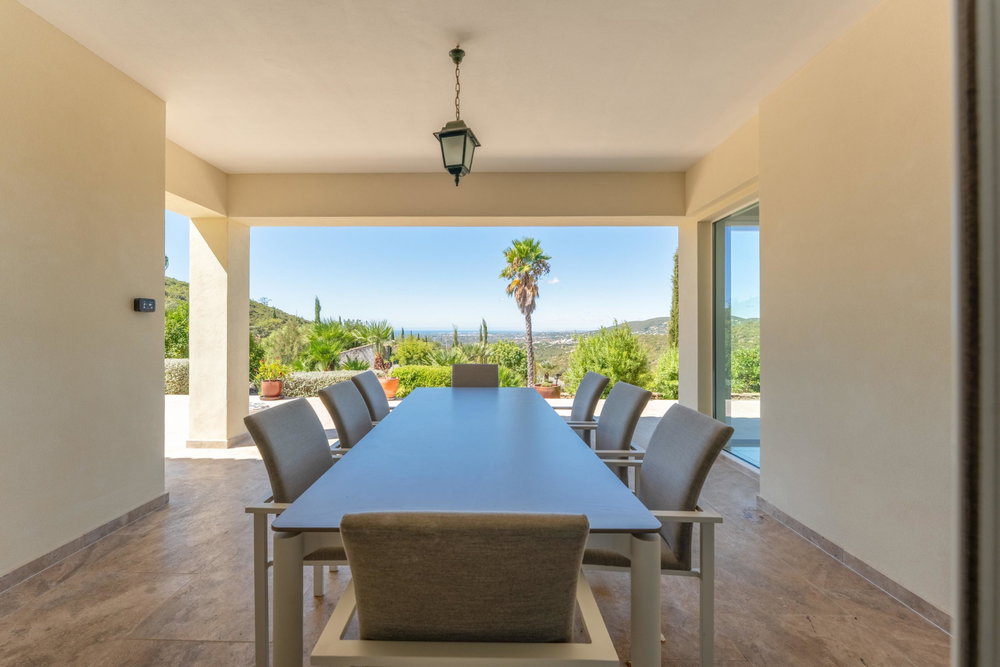 A Private Retreat Surrounded by Nature, with Panoramic Sea Views in Santa Bárbara