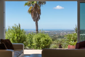 A Private Retreat Surrounded by Nature, with Panoramic Sea Views in Santa Bárbara