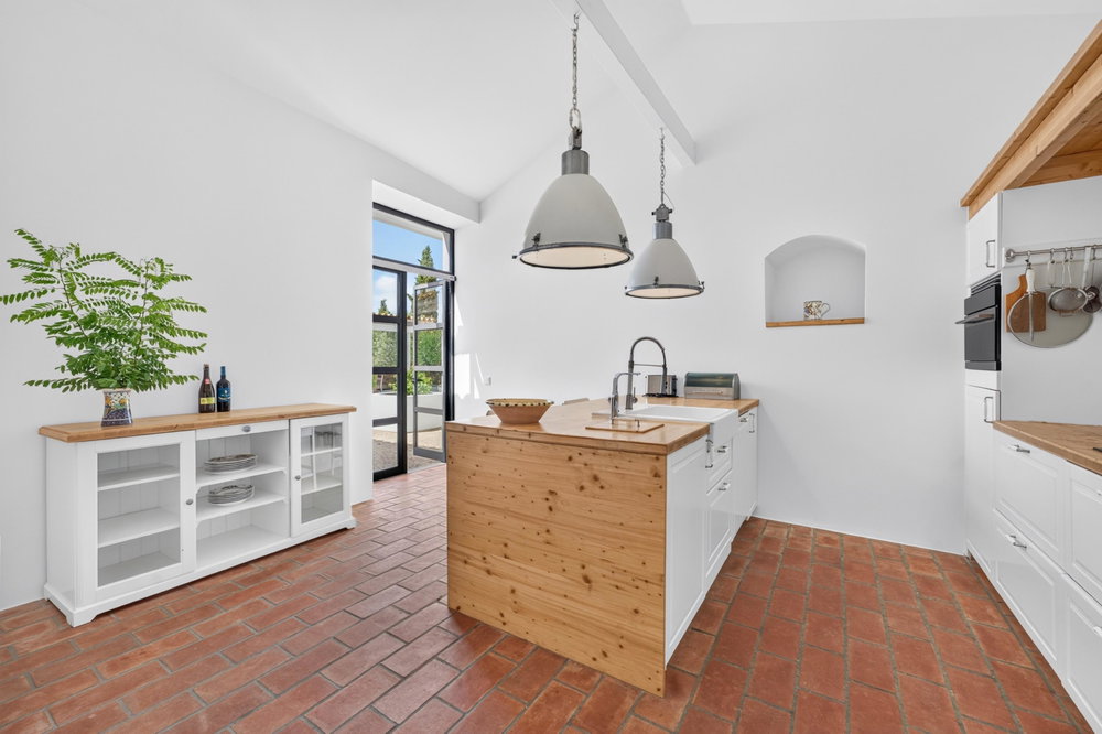 A Charming Renovated 3 bedroom Villa in the Heart of Santa Bárbara de Nexe