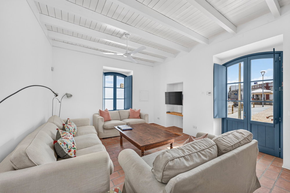 A Charming Renovated 3 bedroom Villa in the Heart of Santa Bárbara de Nexe