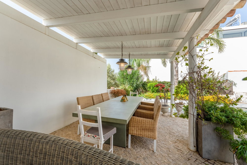 A Charming Renovated 3 bedroom Villa in the Heart of Santa Bárbara de Nexe