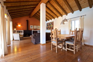 Single story charm among the green hills of Santa Bárbara de Nexe