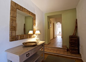 Single story charm among the green hills of Santa Bárbara de Nexe