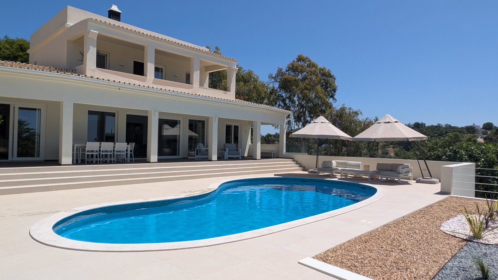 Beautifully renovated villa in the outskirt of Loulé with wonderful ocean view