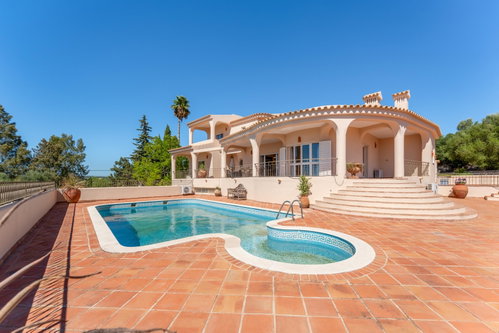 A Truly Special Property with Space, Privacy and Breathtaking Sea Views in Santa Barbara de Nexe