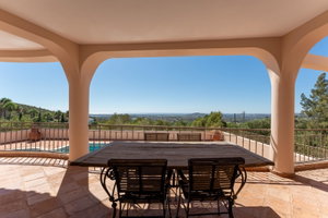 A Truly Special Property with Space, Privacy and Breathtaking Sea Views in Santa Barbara de Nexe