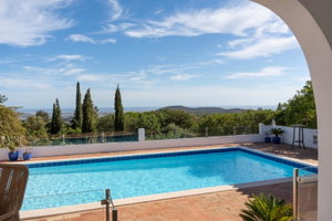 Where the Hills Meet the Sea: A Pretty Villa in Quinta das Raposeiras