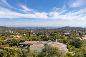 Where the Hills Meet the Sea: A Pretty Villa in Quinta das Raposeiras