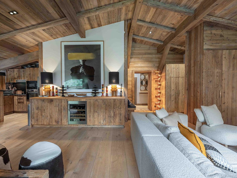 Top floor apartment – 4 bedrooms – In the immediate vicinity of the village centre for sale in Megeve 1096689625