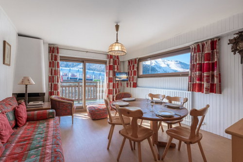 Ski-in ski-out apartment in the centre of the resort for sale in Courchevel 1188118826
