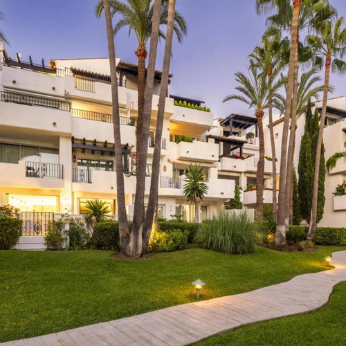 Chelsea-Inspired Apartment with Terrace and High-End Finishes in Puente Romano – Marbella 1188350386