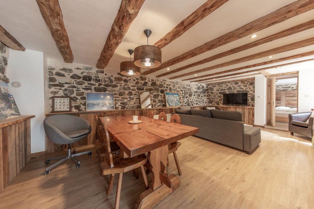 9 Bedrooms Chalet – Large Terrace with jacuzzi for sale in Morzine 1226826594