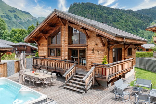 BEAUTIFUL 7 BEDROOMS CHALET – CLOSE TO THE CENTER for sale in Morzine 1315733400