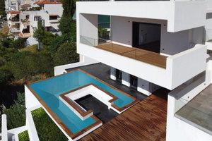 House of 550 m² for sale in Voula 1391768499