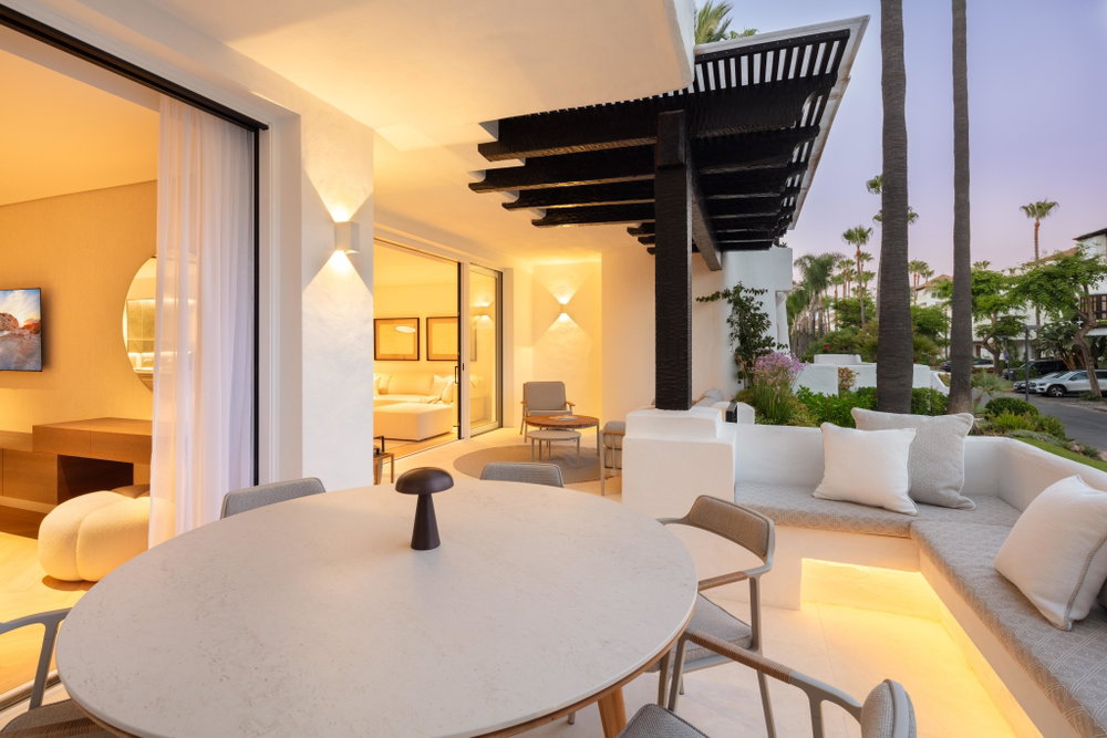 3-bedroom apartment for sale with sea view in Marbella, Golden Mile 1420242718