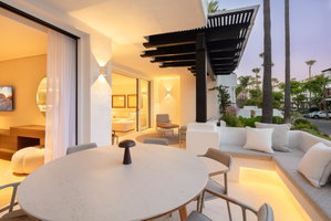 3-bedroom apartment for sale with sea view in Marbella, Golden Mile 1420242718
