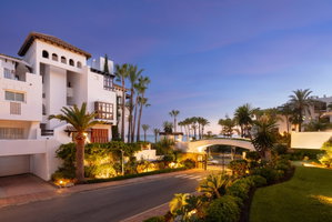 3-bedroom apartment for sale with sea view in Marbella, Golden Mile 1420242718