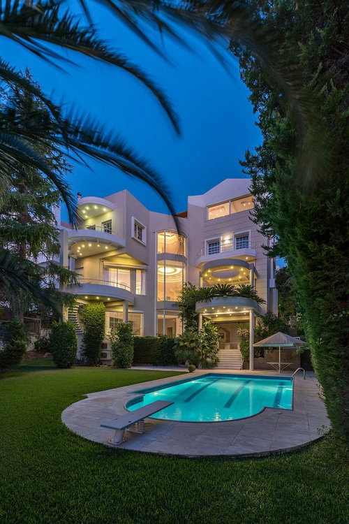 Villa of 850 m² for sale in Voula 1423354426