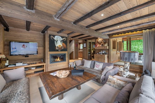 Chalet with large terrace and jacuzzi – 10 minutes’ walk from the centre of Méribel for sale in Meribel 143365881