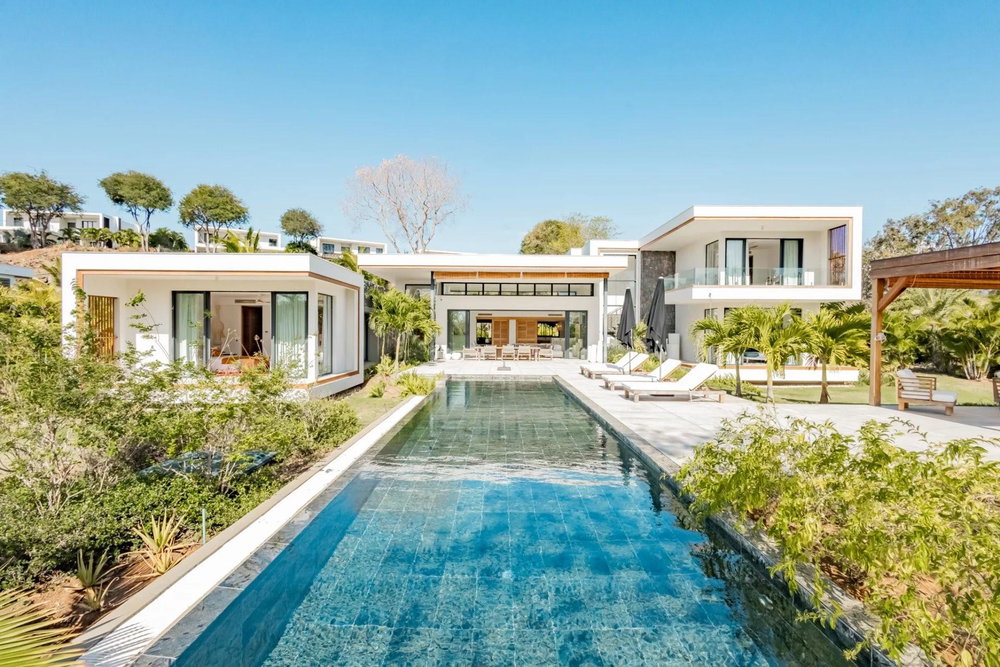 An Elegant and Distinguished Property: A Luxurious Villa Perfect for Refined Connoisseurs 1458285565