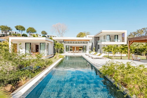An Elegant and Distinguished Property: A Luxurious Villa Perfect for Refined Connoisseurs 1458285565