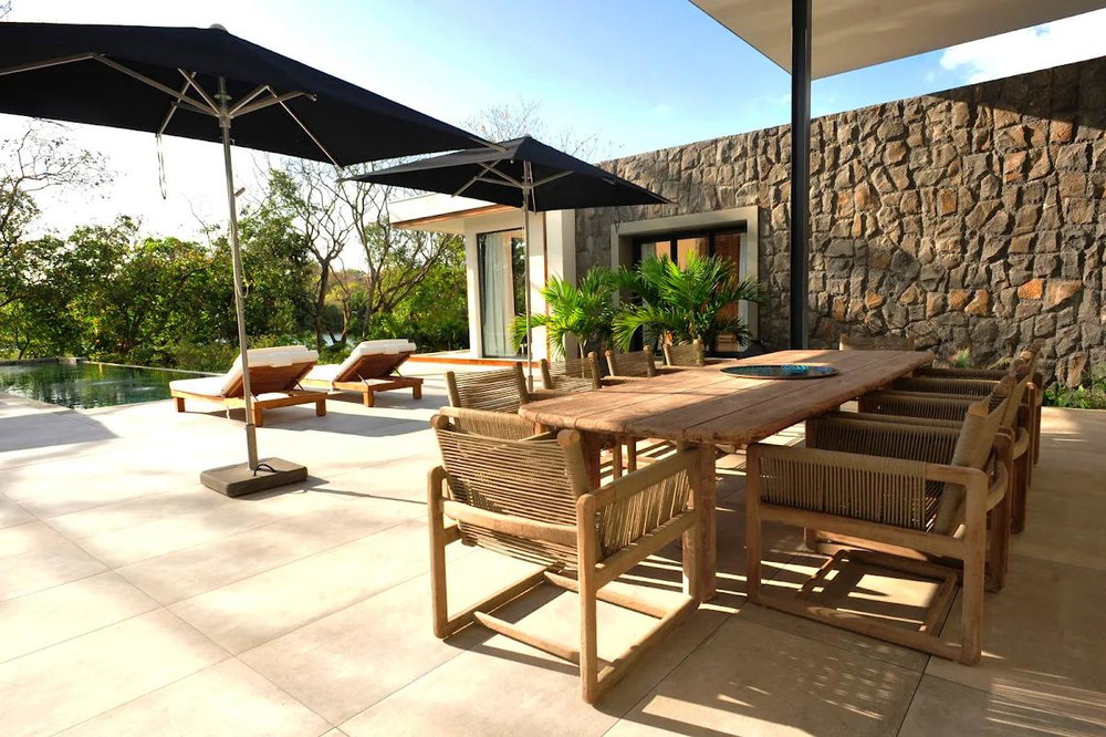 An Elegant and Distinguished Property: A Luxurious Villa Perfect for Refined Connoisseurs 1458285565