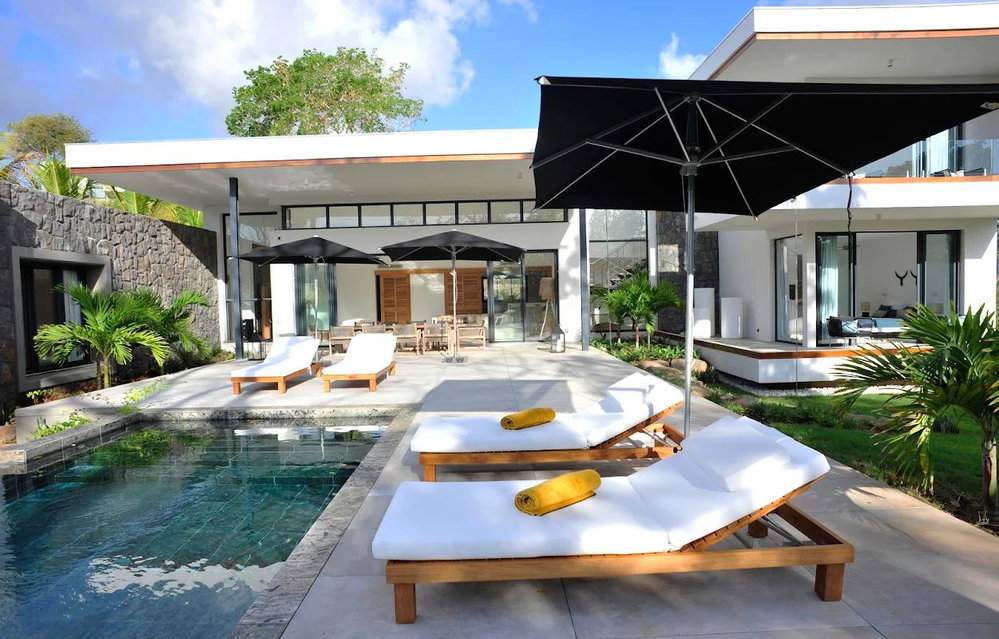 An Elegant and Distinguished Property: A Luxurious Villa Perfect for Refined Connoisseurs 1458285565