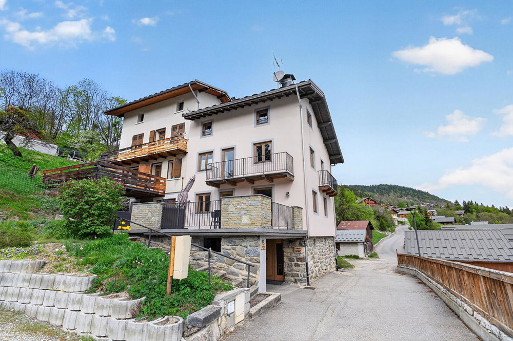 Great opportunity in Les Allues, 2 south-facing houses for sale in Meribel 1462821229