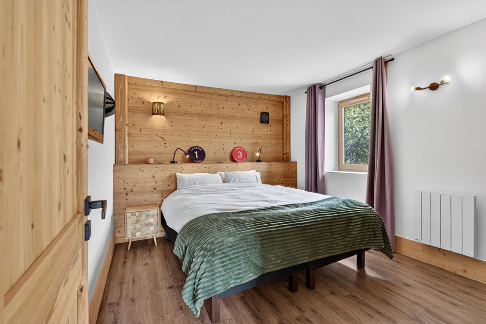 Great opportunity in Les Allues, 2 south-facing houses for sale in Meribel 1462821229