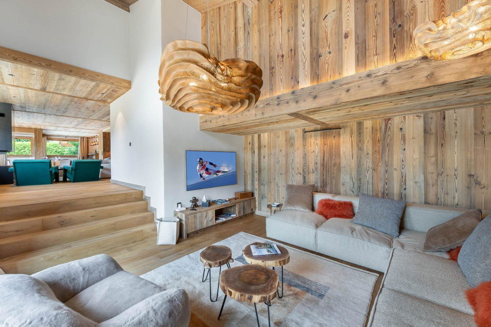 Renovated chalet – 4 bedrooms and a swimming pool for sale in Megeve 1466674500