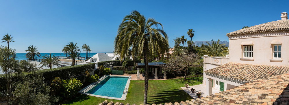 Exceptional Seafront Property in Marbella Est with View 1671821802
