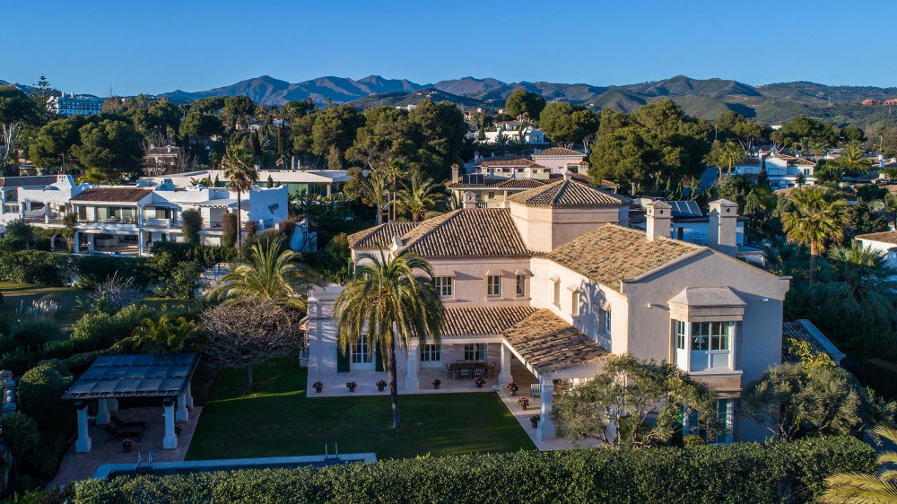Exceptional Seafront Property in Marbella Est with View 1671821802