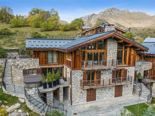 Very high standing chalet in quiet area for sale in Saint-Martin-de-Belleville 1706818636