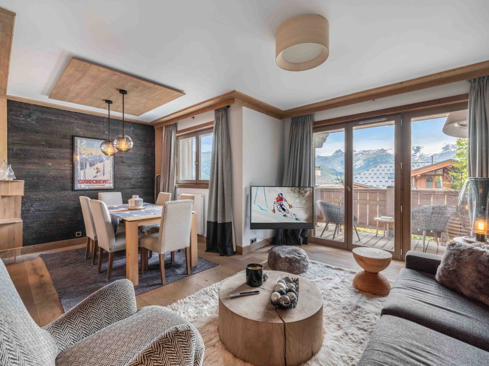 Two-bedroom apartment – resort center for sale in Courchevel 1754612862