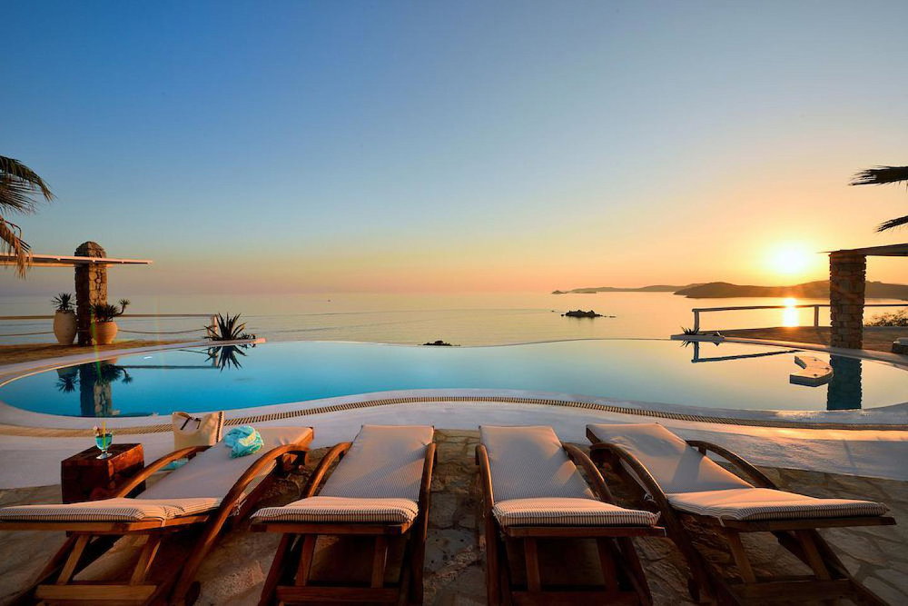 Seafront villa of 700 m² with private dock for sale in Mykonos – Psarou 1776988417