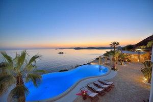 Seafront villa of 700 m² with private dock for sale in Mykonos – Psarou 1776988417