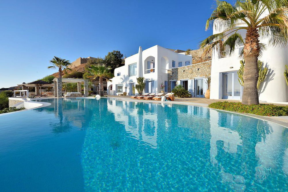 Seafront villa of 700 m² with private dock for sale in Mykonos – Psarou 1776988417