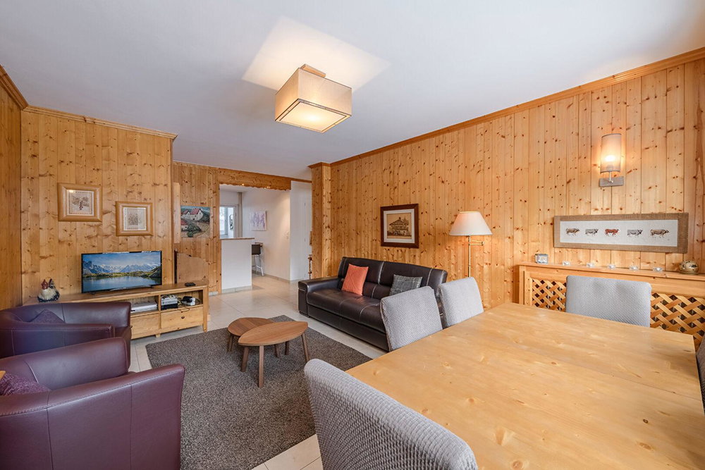 Spacious 3-bedroom apartment – Recently renovated for sale in Morzine 1813674226