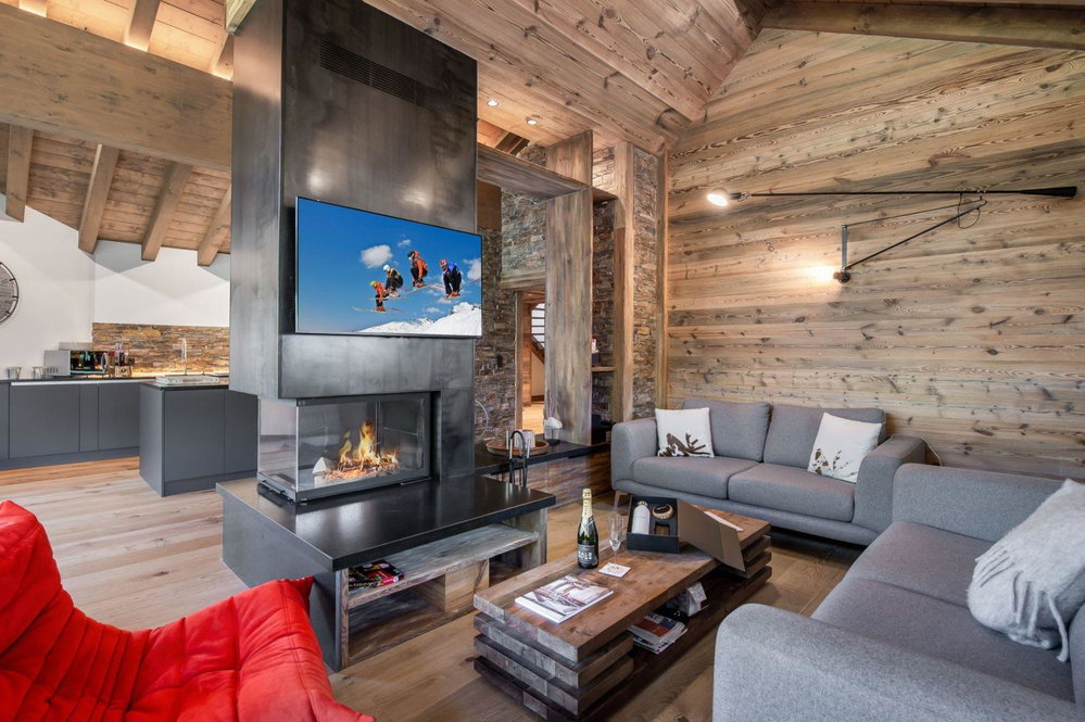 Exclusive : Recent triplex with Mountain Views – Meribel village for sale in Meribel 1924929197