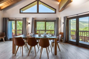Exclusive : Recent triplex with Mountain Views – Meribel village for sale in Meribel 1924929197
