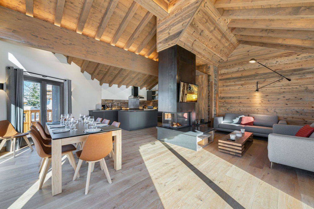 Exclusive : Recent triplex with Mountain Views – Meribel village for sale in Meribel 1924929197