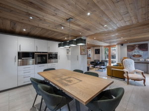 Ground floor apartment – Four bedrooms – close to the village center for sale in Megeve 2089944527