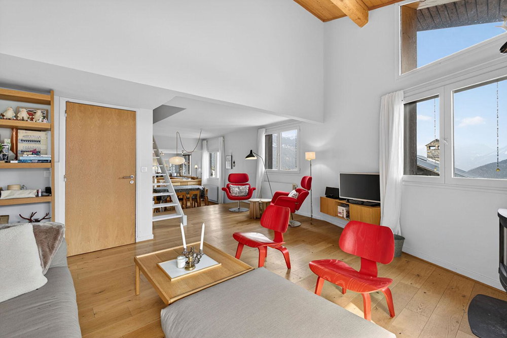 Chalet comprising two apartments in Les Allues for sale in Meribel 2158879600