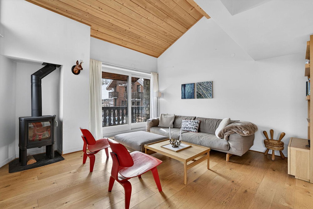 Chalet comprising two apartments in Les Allues for sale in Meribel 2158879600