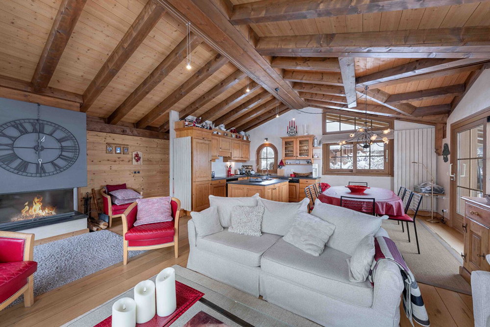 The charm of a chalet in the heart of Le Praz – A rare property for sale for sale in Courchevel 2332667651