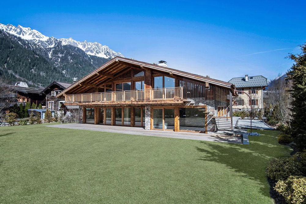 NEW CHALET WITH 5 BEDROOMS – LOCATED IN THE CENTER OF CHAMONIX for sale in Chamonix 2432757385