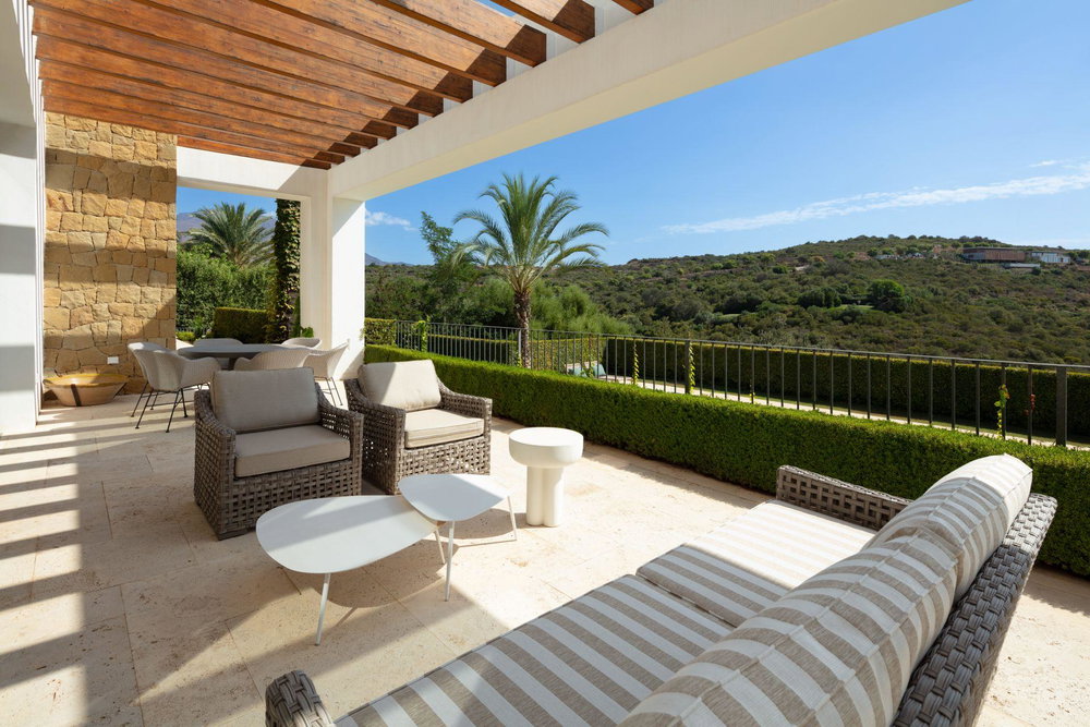 A Golfside Masterpiece of Luxury Living 2447384800