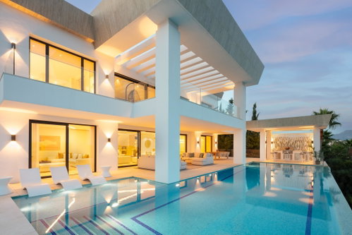 Paraiso 436: 7 bedroom villa with panoramic views of the Mediterranean and golf course for sale in El Paraiso, Marbella 2501063527