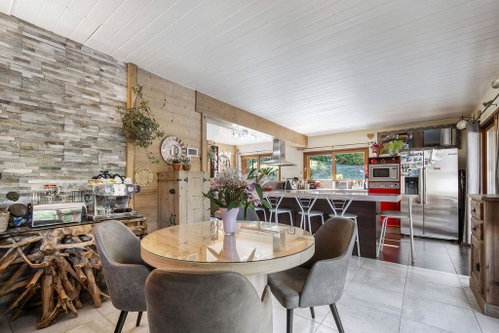 Exceptional family chalet in the heart of the village for sale in Saint-Martin-de-Belleville 2632997677