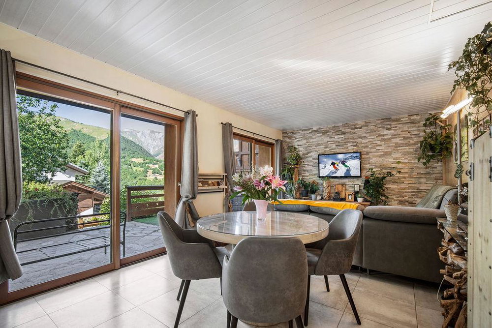 Exceptional family chalet in the heart of the village for sale in Saint-Martin-de-Belleville 2632997677